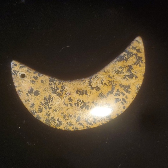 New Brown Scenery Stone Carved Crescent Moon Pendant. - Picture 9 of 10